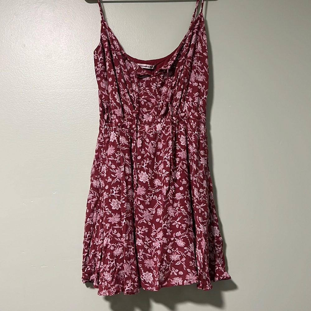 NWT Abercrombie & Fitch Red & White Floral Dress, Size Women’s Large!